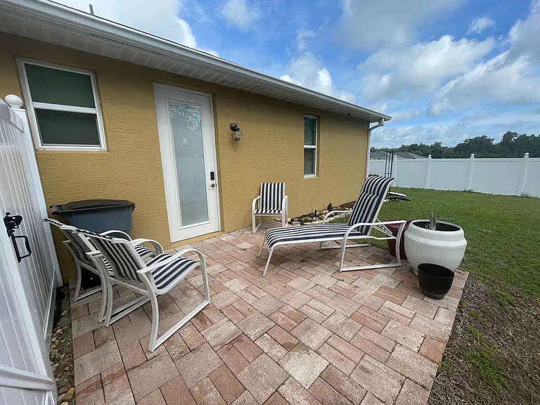 823 NW 45th Pl #1 — Photo 5