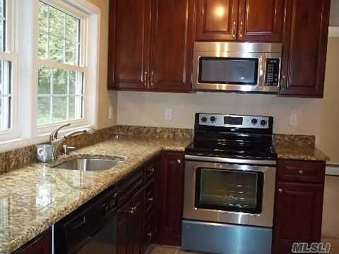 1st image of 22 Willowood Ln