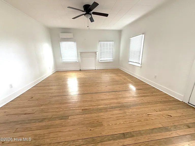1300 Worthington Rd — Photo 9