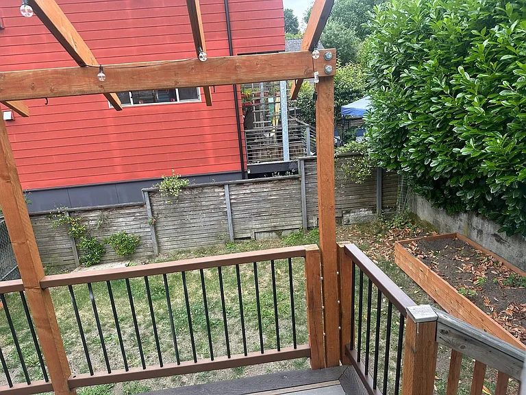 2117 E Union St — Photo 14