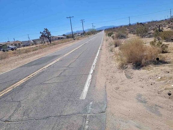 Exterior Neighborhood (street photo)