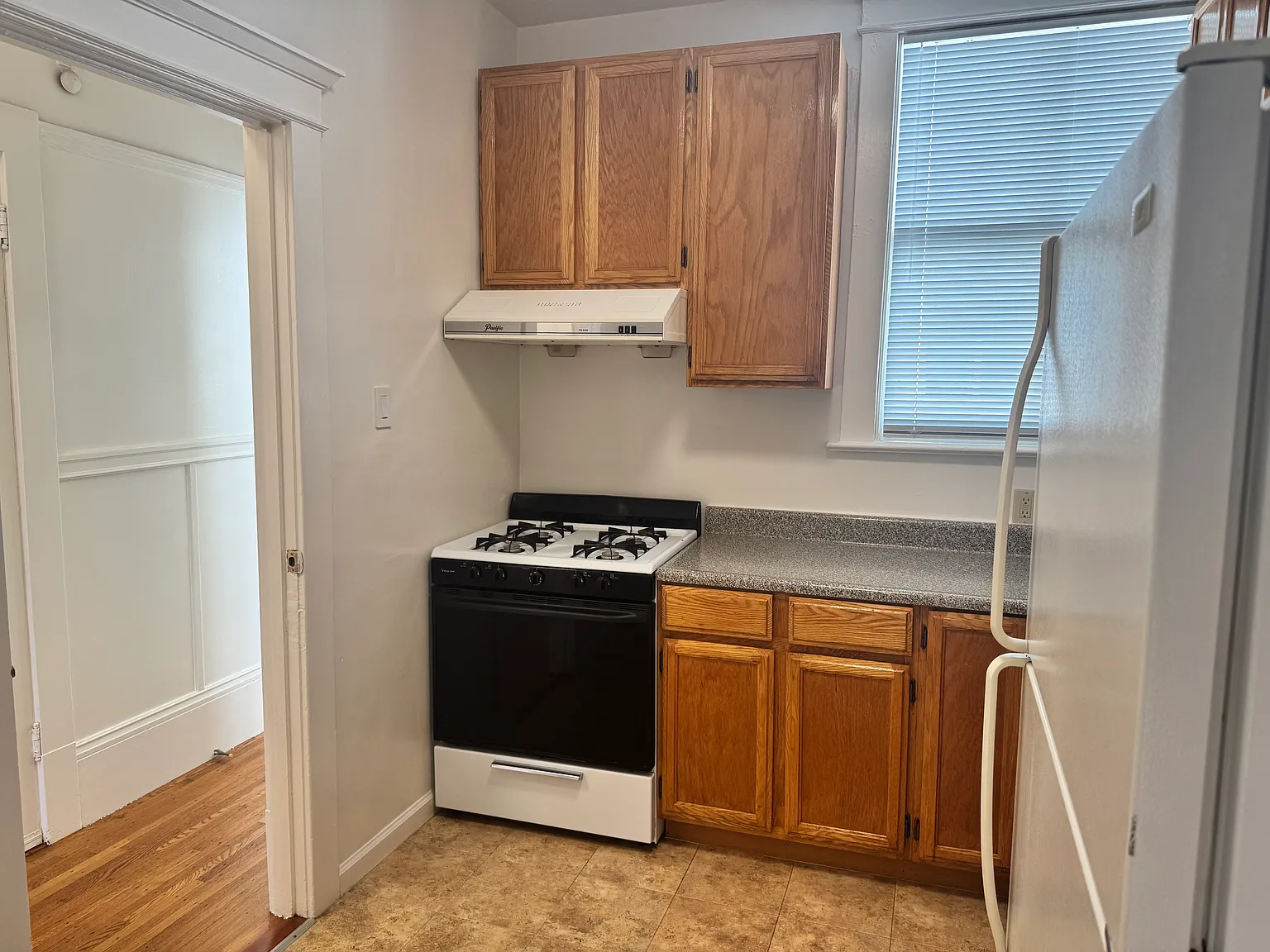 Studio, $3,495 — Photo 3