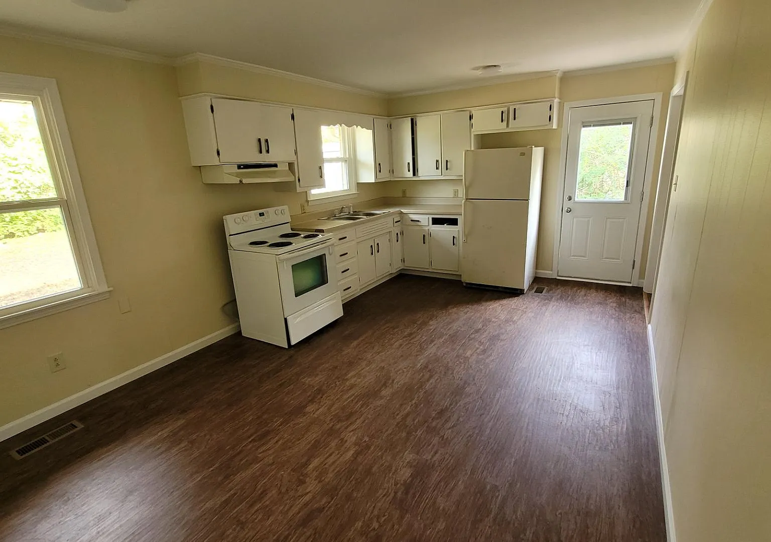 719 Rose Dr — Photo 4