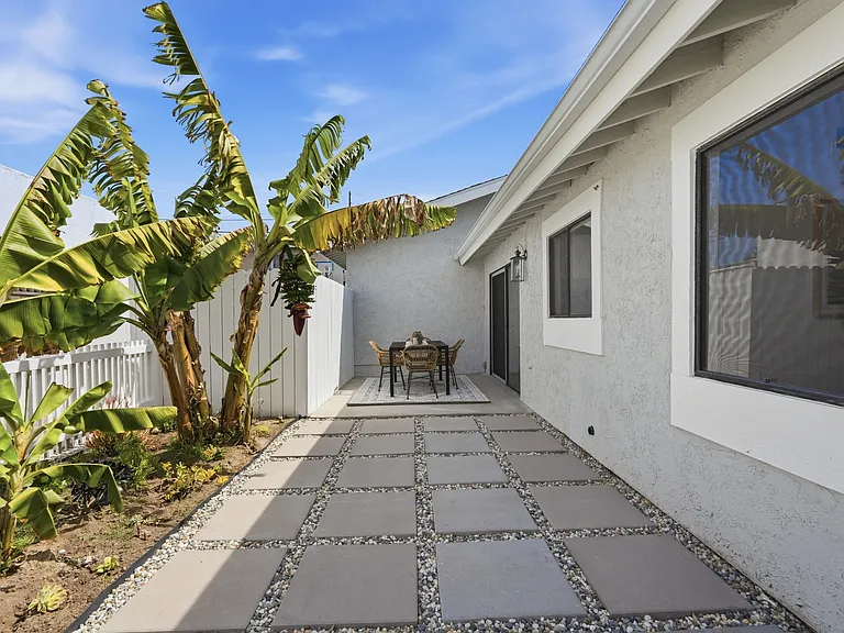 24420 Alliene Ave — Photo 23