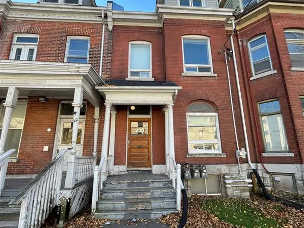 230 Brock St #3, Kingston, ON K7L 1S4
