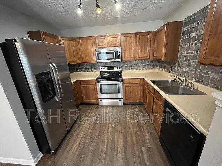 14235 Clapboard Dr — Photo 8