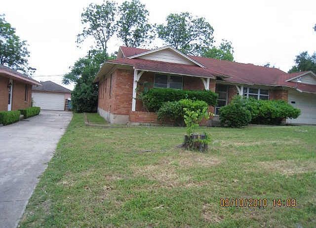 2nd image of 1422 Cove Dr