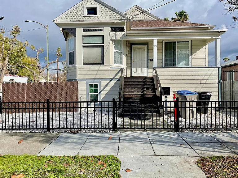904 S 6th St — Photo 6