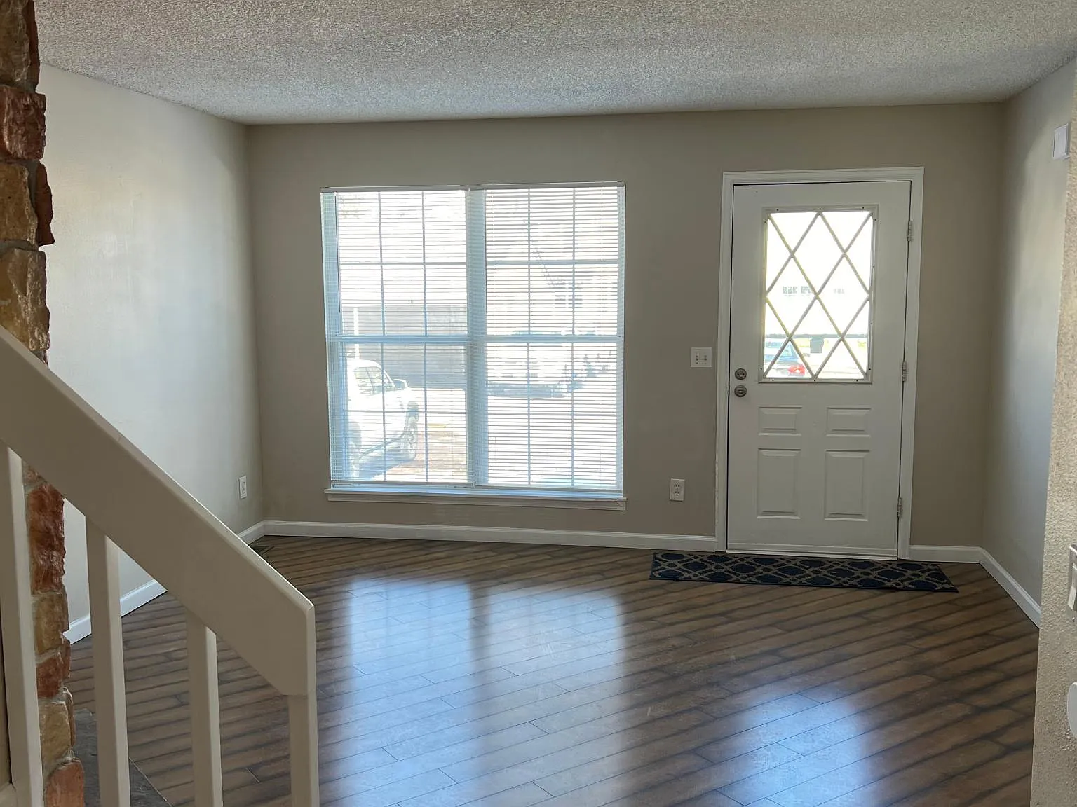 2 bed, 2.5 bath, 1131 sqft, $1,925 — Photo 2