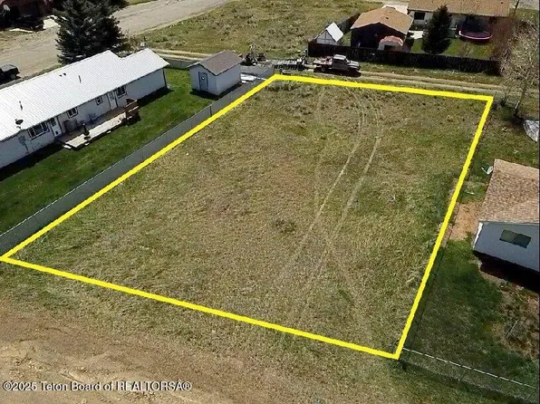 15 S Shanley Ave, Pinedale, WY 82941
