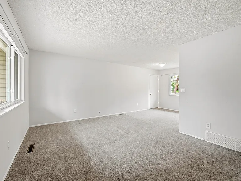 4935 Montebello Dr — Photo 2