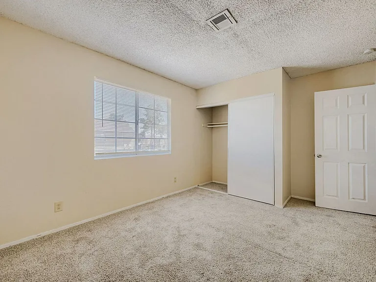 2745 Jennydiane Dr #D — Photo 14