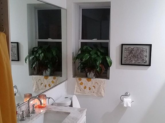 3rd image of 1068 N Hermitage Ave APT 1F