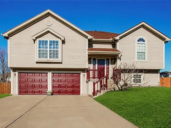 12204 White Oak St, Peculiar, MO 64078
