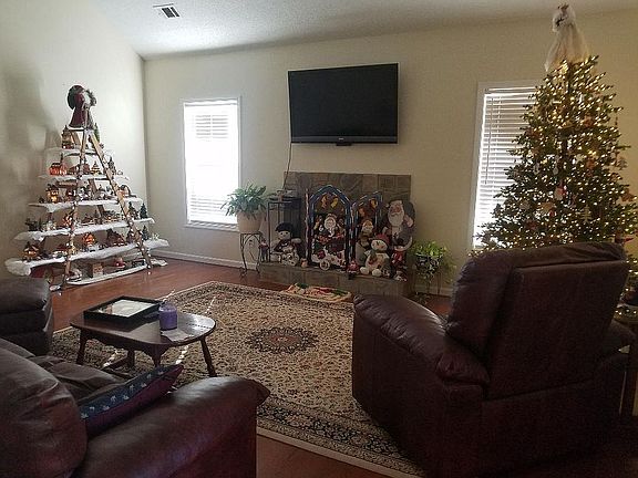 4th image of 107 Glavine St