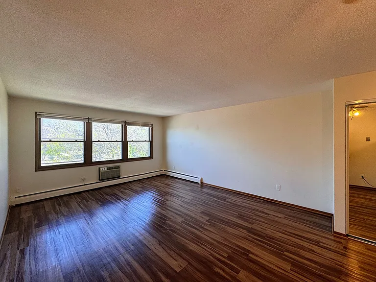 301 University Ave SE — Photo 19