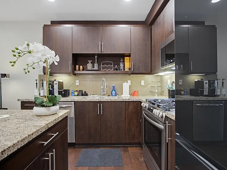 2115 Cosmo Way — Photo 10