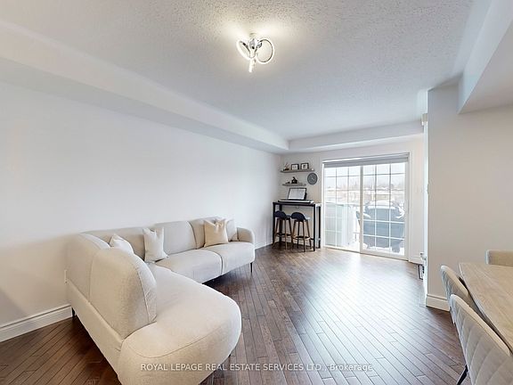 4th image of 158 Kingston Rd W