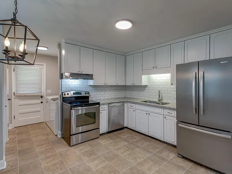 1109 Maplehurst Ln — Photo 6