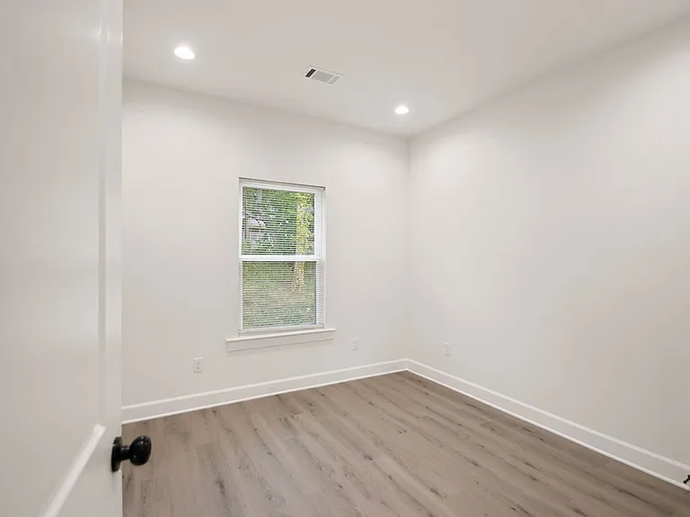 212 S Park St — Photo 9