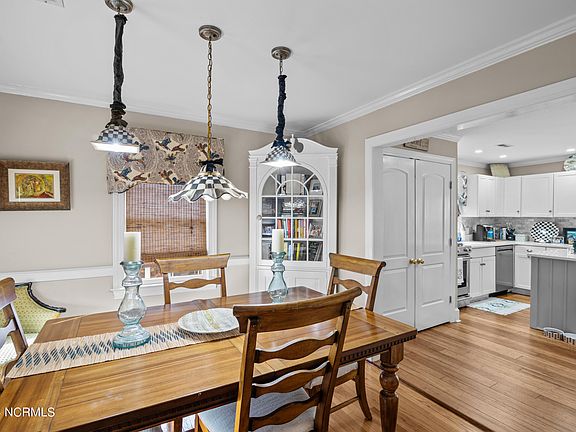 5th image of 1726 Beaumont Drive