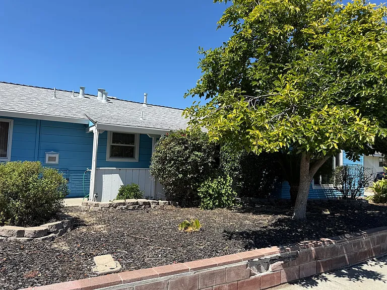 261 Gregory Ln — Photo 3