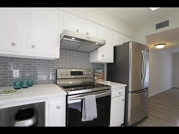 3rd image of 501 Gulf Shore Dr Unit 10