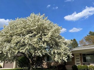 5182 Dayton Dr, Troy, MI 48085