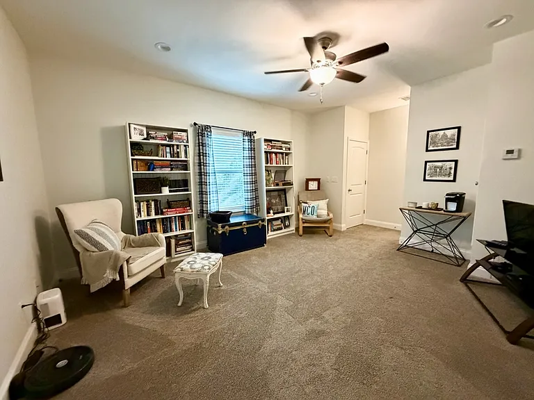 411B Redwood Ave — Photo 13