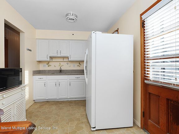 4th image of 138 Hunter Ave