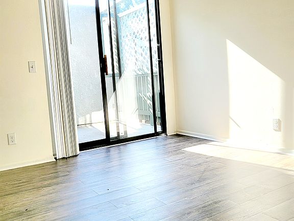 5th image of 537 W Broadway St #202