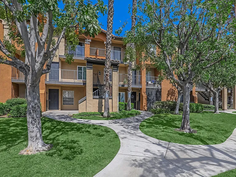 The Hills of Corona — Photo 15