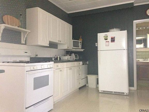 4th image of 149 Masten Ave