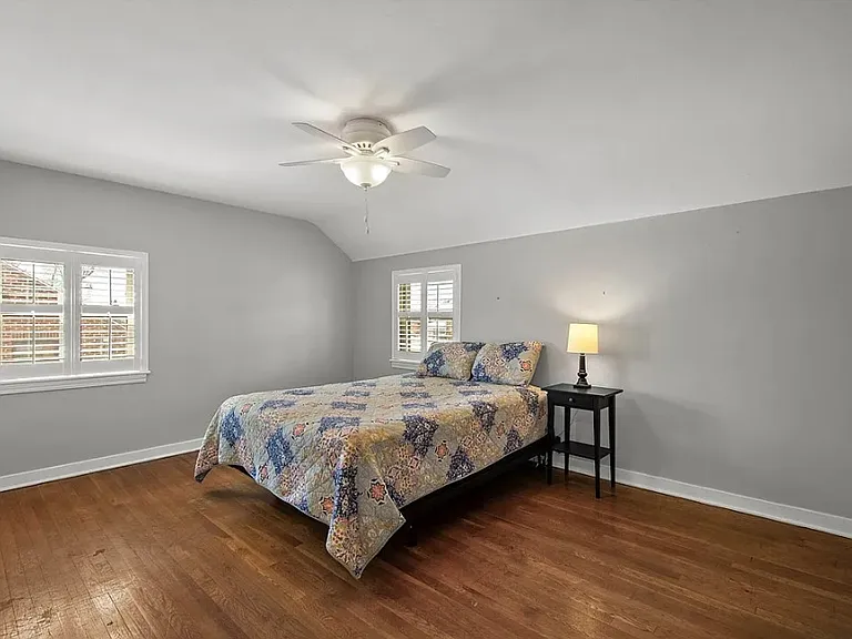 810 Irwin Dr — Photo 1
