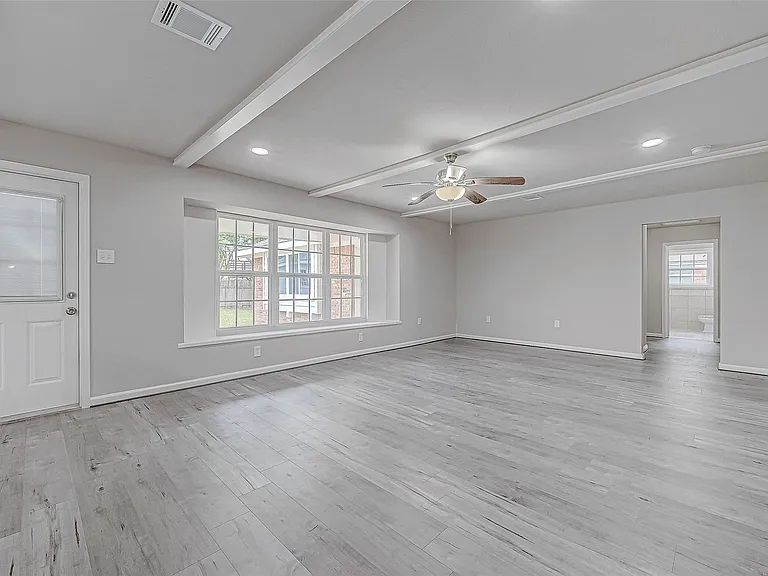 5622 Valkeith Dr — Photo 33