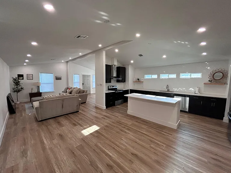 1023 Strickland St — Photo 22