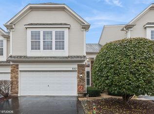 653 Pointe Dr, Crystal Lake, IL 60014