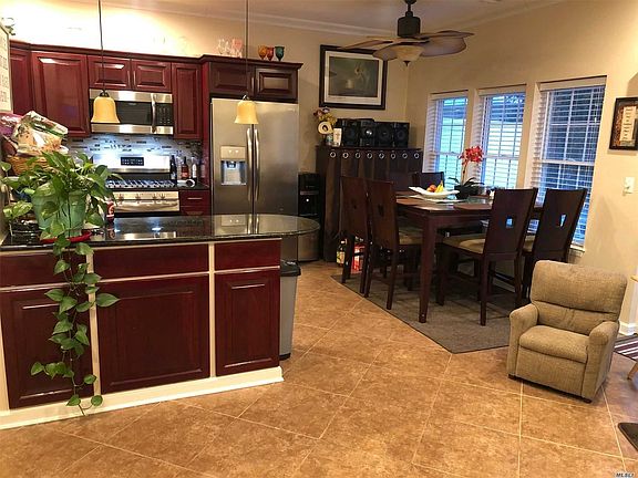 3rd image of 206 Emily Dr
