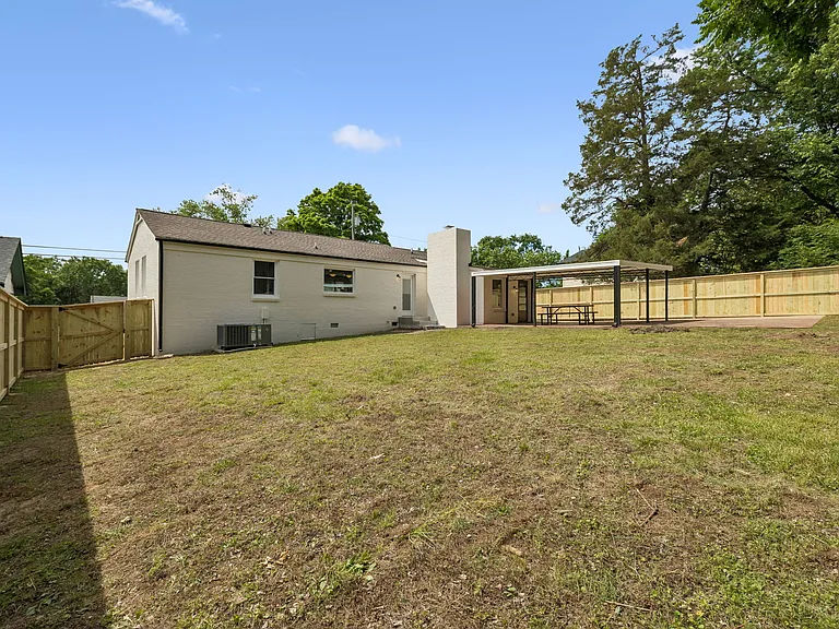 108 Dabney Dr — Photo 23