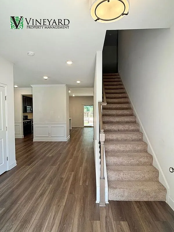 5 bed, 3.0 bath, 2802 sqft, $2,450 — Photo 3