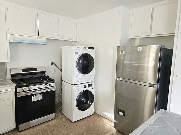 5th image of 3822 Evans St APT 4