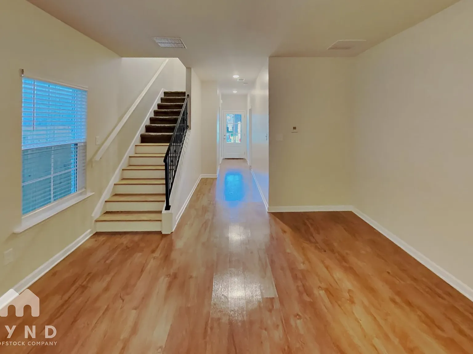 4 bed, 2.5 bath, 2075 sqft, $2,195 — Photo 3