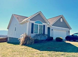 34 Upland Ct, Stuarts Draft, VA 24477
