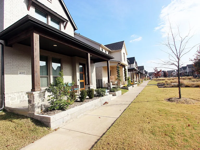 4127 Runway Mews — Photo 2