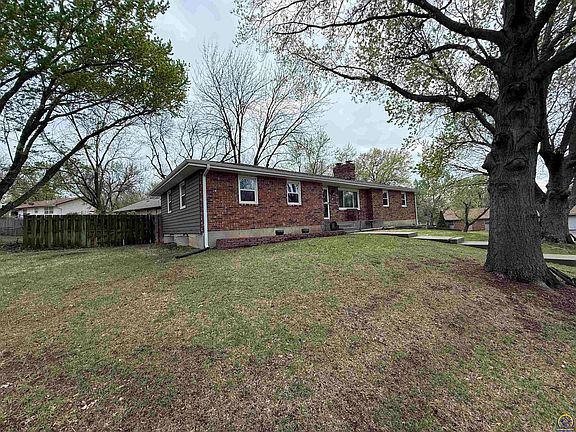 2nd image of 3411 SE Island Cir