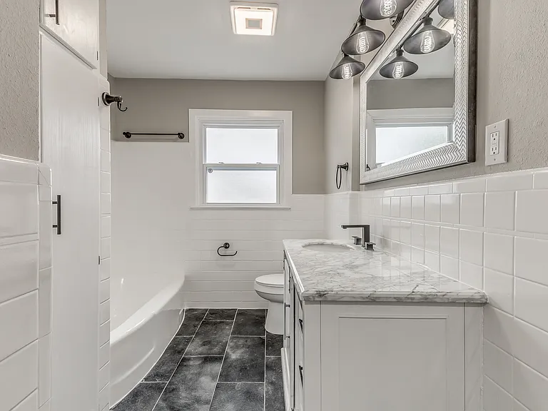 349 SE Rockwood Ave — Photo 31
