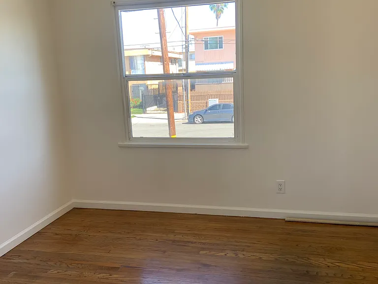 105 N Cedar Ave — Photo 10