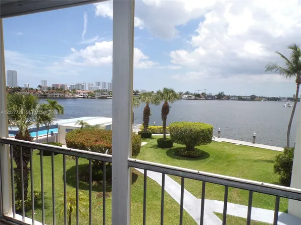 3010 Marcos Dr APT R314, Aventura, FL 33160