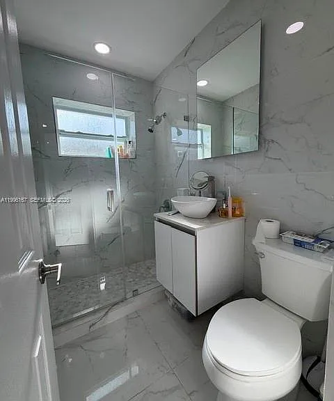 821 NE 6th St #2 — Photo 8