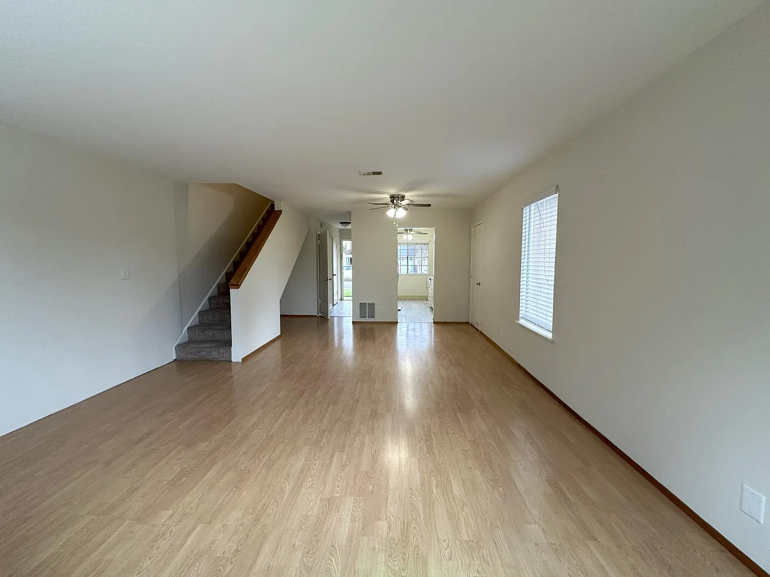 3 bed, 1.5 bath, 1170 sqft, $3,975 — Photo 3